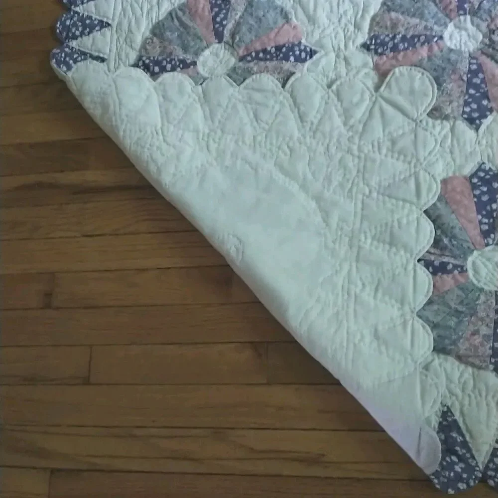Vtg Dresden Plate Quilt Handmade Cotton Scalloped Edge Floral Rectangle 86x96